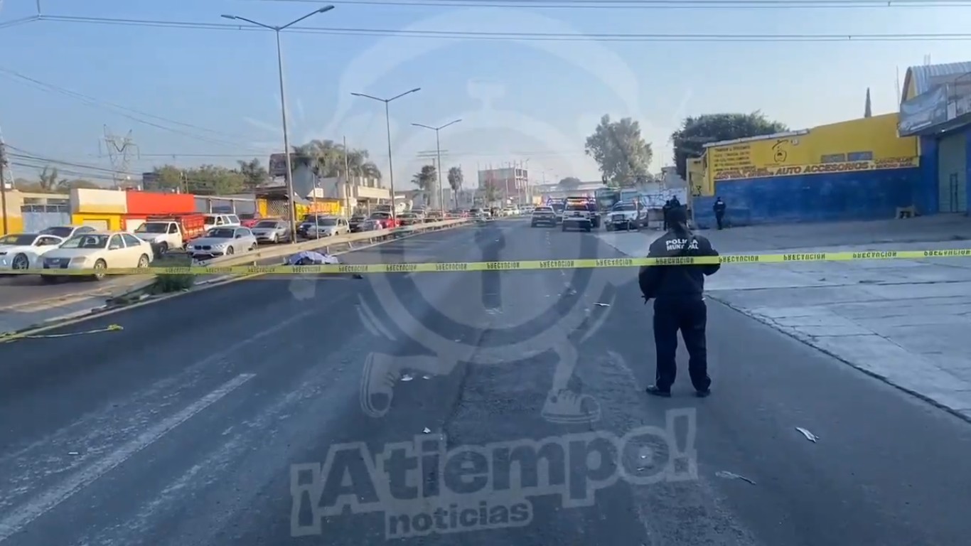 Patrulla atropella y mata a mujer en la Vía Corta