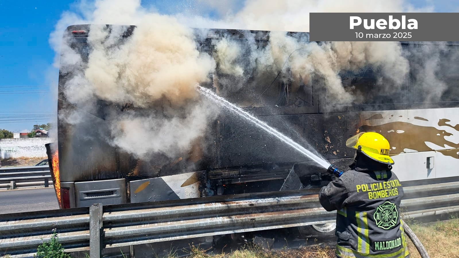 Se incendia autobús en la México-Puebla