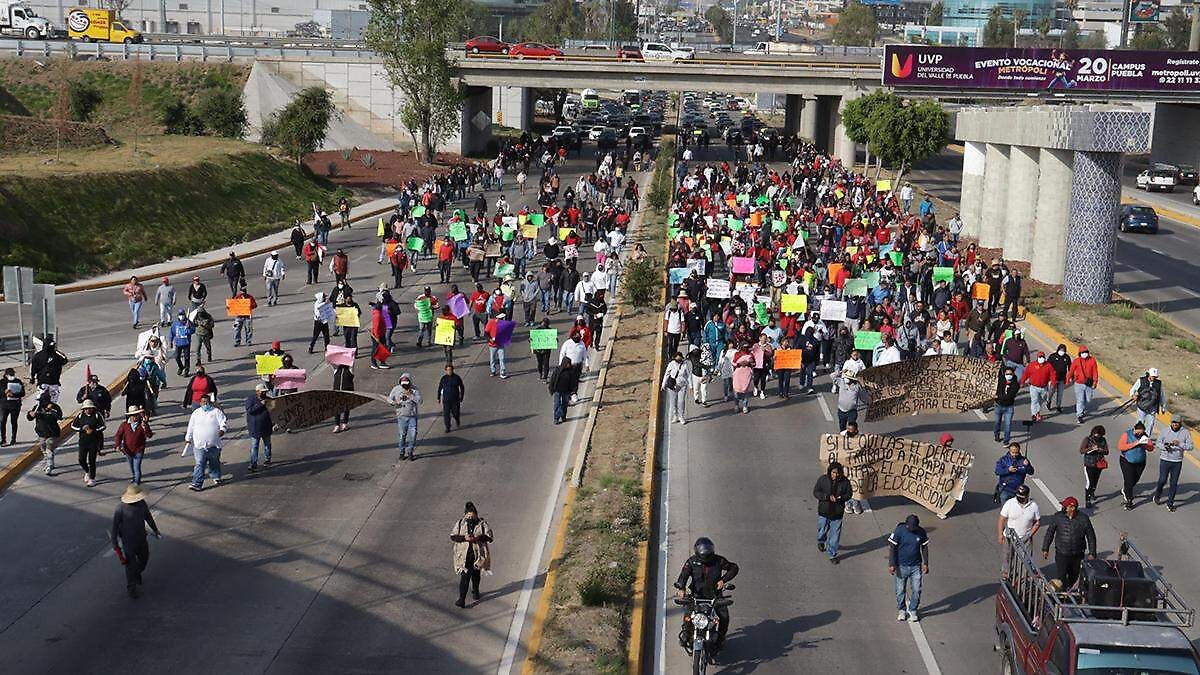 No habrá tolerancia para taxis piratas en Puebla: Armenta