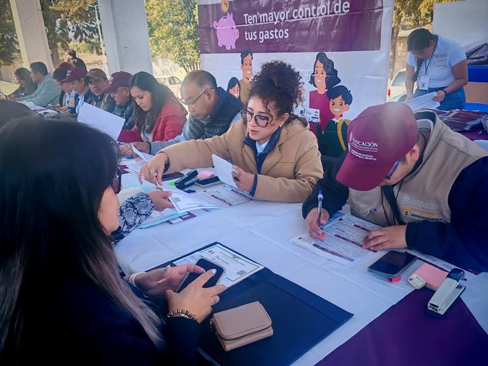 Arranca entrega de Becas Rita Cetina en Calpulalpan y Papalotla