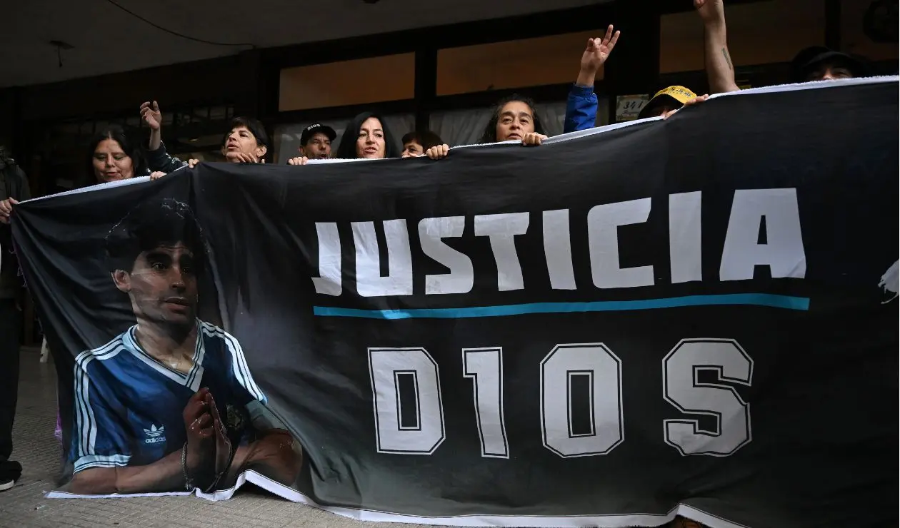 Inicia juicio por muerte de Maradona; acusan a siete médicos