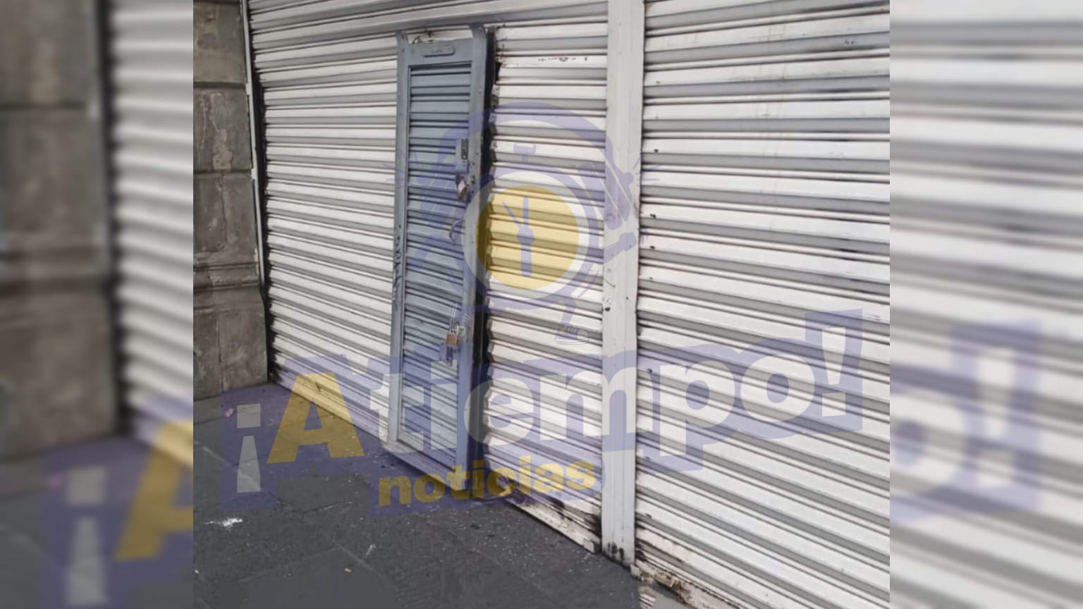 Cortinazo a tienda deportiva en el centro de Puebla