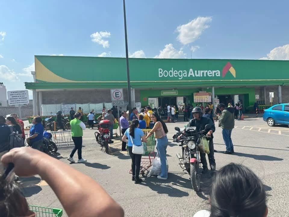 Explosión por fuga de gas en Aurrerá Texmelucan moviliza a emergencias