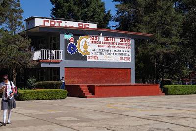 Evacúan CBTIS 86 en Huauchinango por reporte de alumno armado