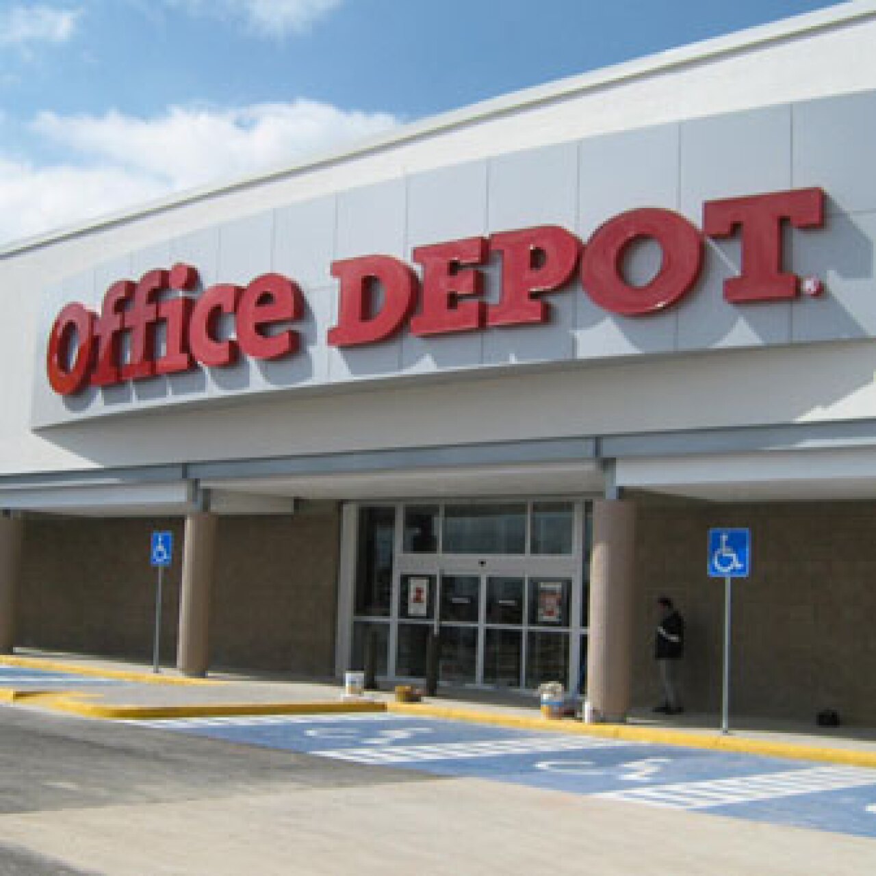Frustran robo en Office Depot del Blvd 5 de Mayo tras intento de cortinazo