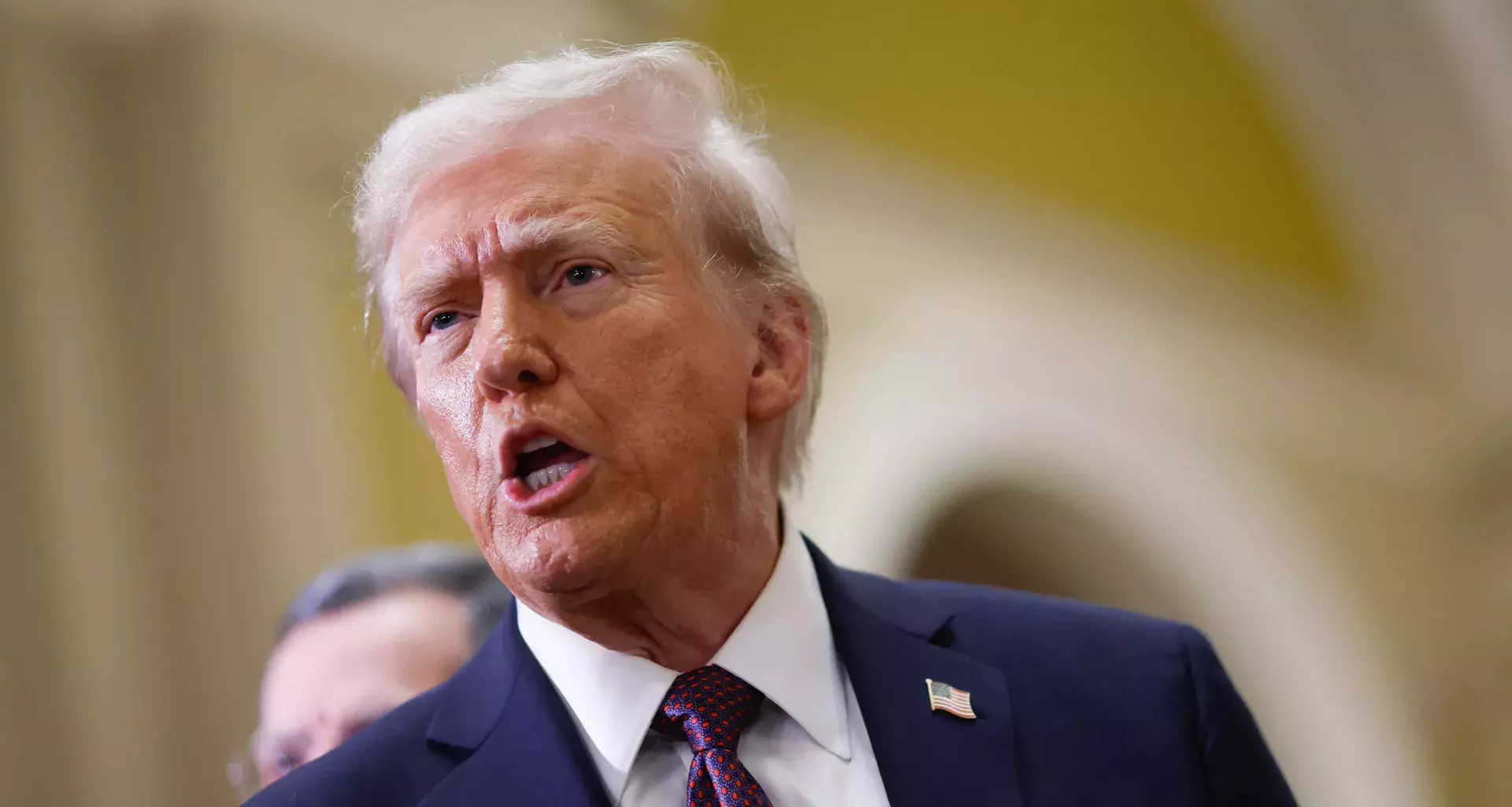 Trump anuncia aumento de aranceles a Canadá de hasta un 50%