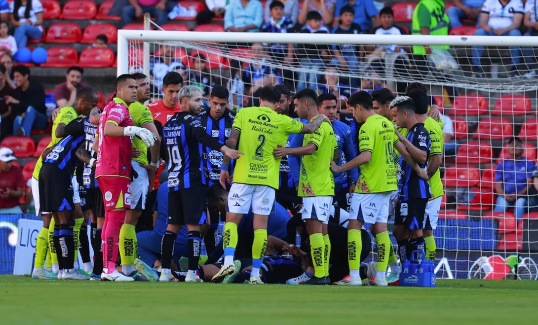 Emilio Gómez sufre convulsión tras duro choque de cabezas