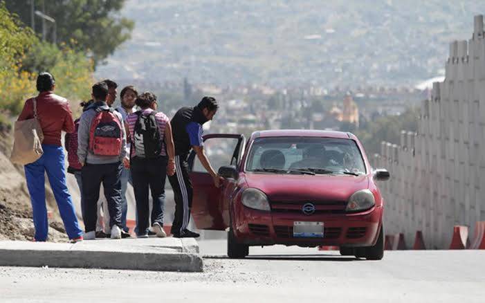 Anuncian unidades especiales para reemplazar taxis pirata en Puebla