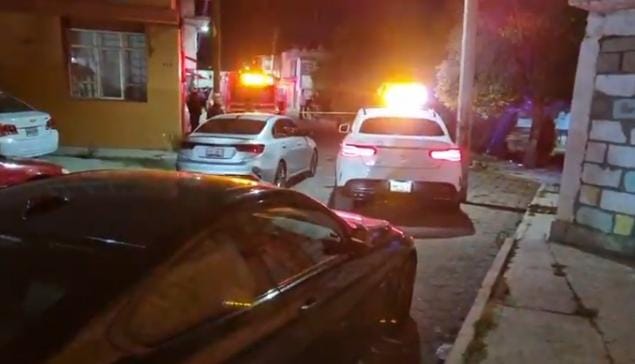 Hallan cuerpo encobijado en fábrica de mezclilla