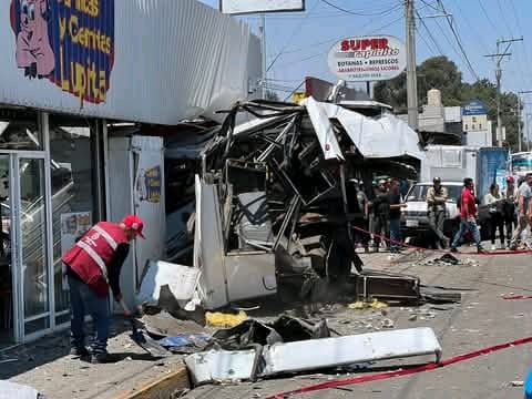 Accidente en Amozoc deja varios lesionados en parada Los Duraznos