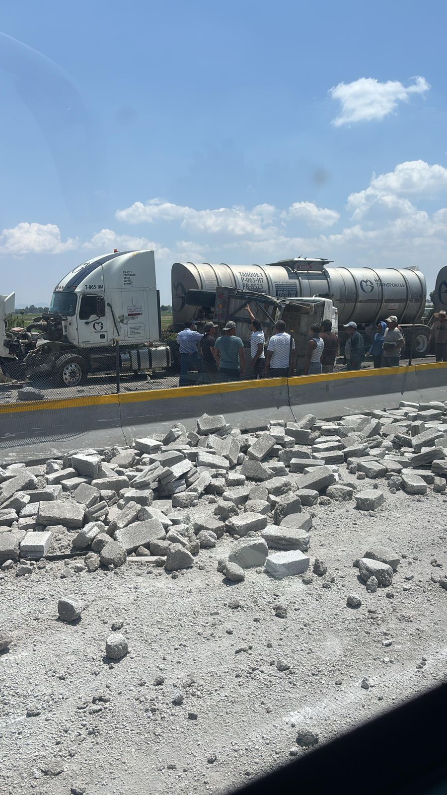 Volcadura de tráiler en la Puebla-Orizaba afecta la circulación