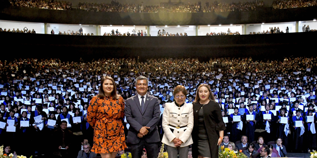 Rectora Lilia Cedillo preside graduación de preparatorias BUAP