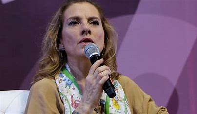 Beatriz Gutiérrez Müller evita responder sobre supuesto trámite de nacionalidad española