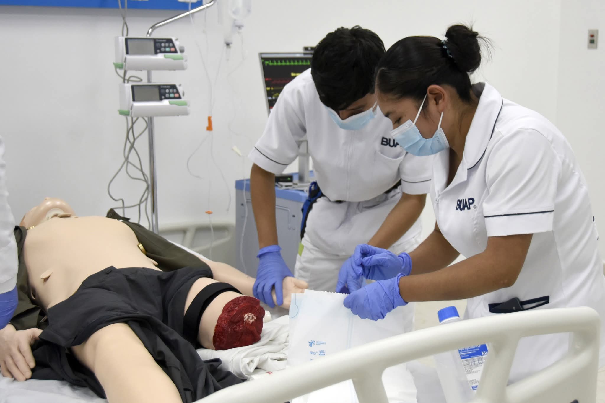 BUAP fortalece formación docente en salud con centro de simulación