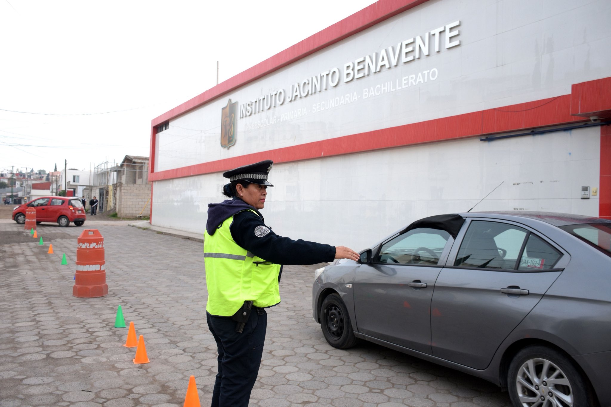 Implementan operativo vial en colegio de Puebla capital