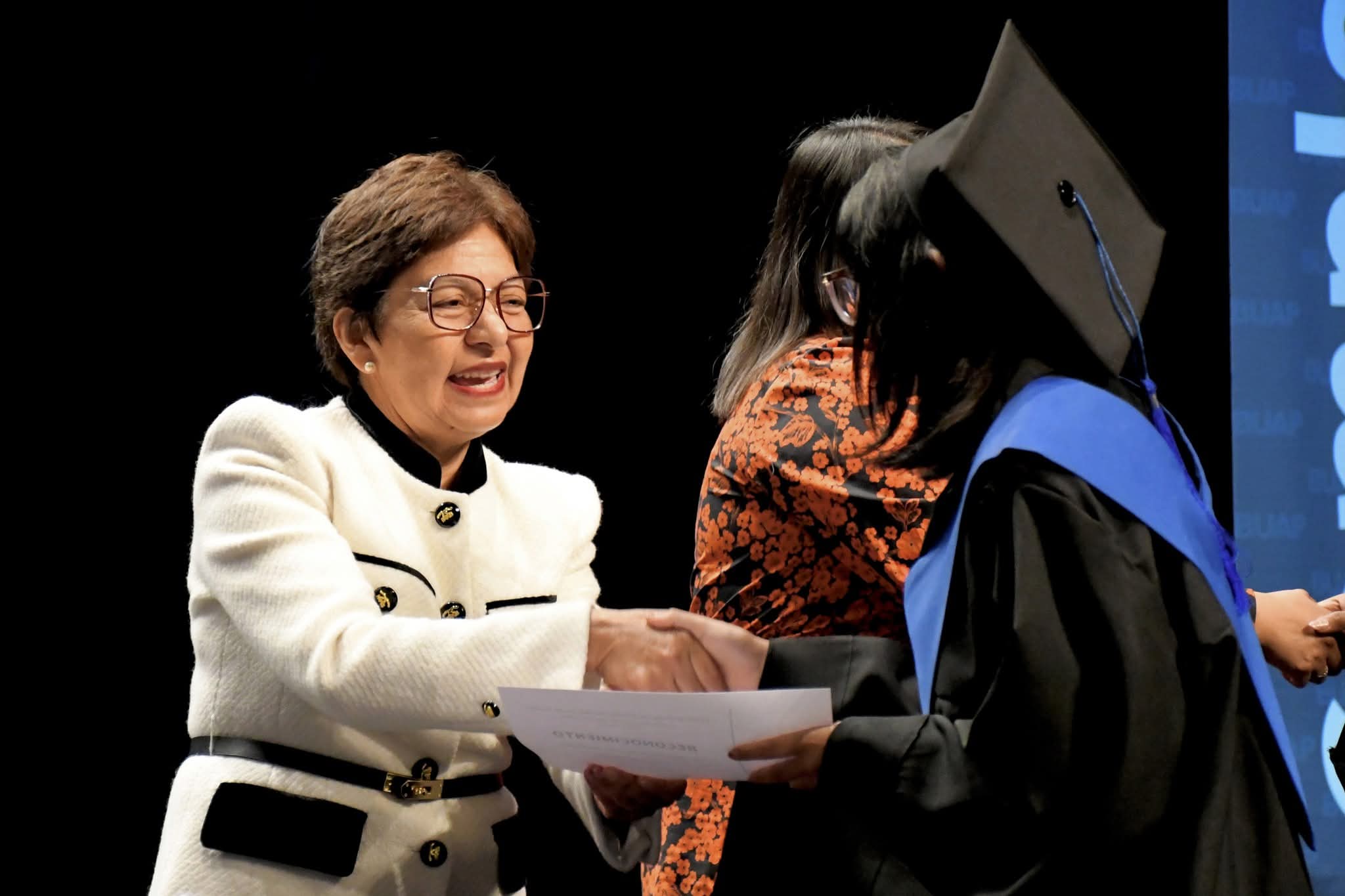 Egresan más de mil 300 estudiantes de preparatorias BUAP