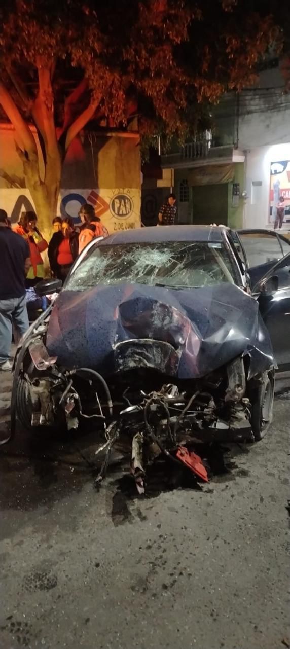 Alcalde de Caltepec y funcionario federal, lesionados en accidente vial en Tehuacán