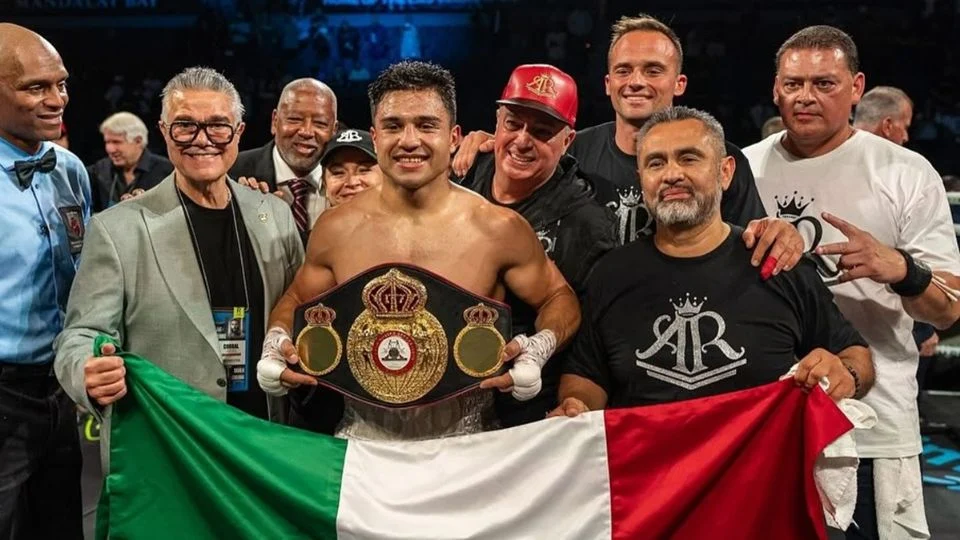 Armando ‘Toro’ Reséndiz se corona campeón interino supermediano de la AMB