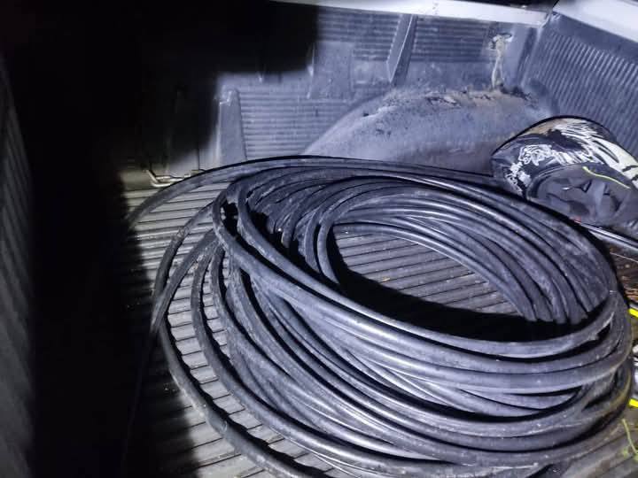 Detienen a hombre por presunto robo de cable telefónico en Xaltocan, Tlaxcala.