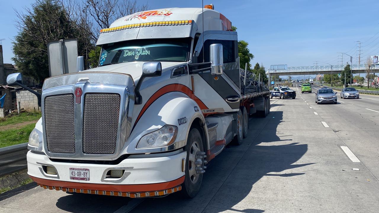 Resguarda SSP tractocamión con reporte de robo en Periférico