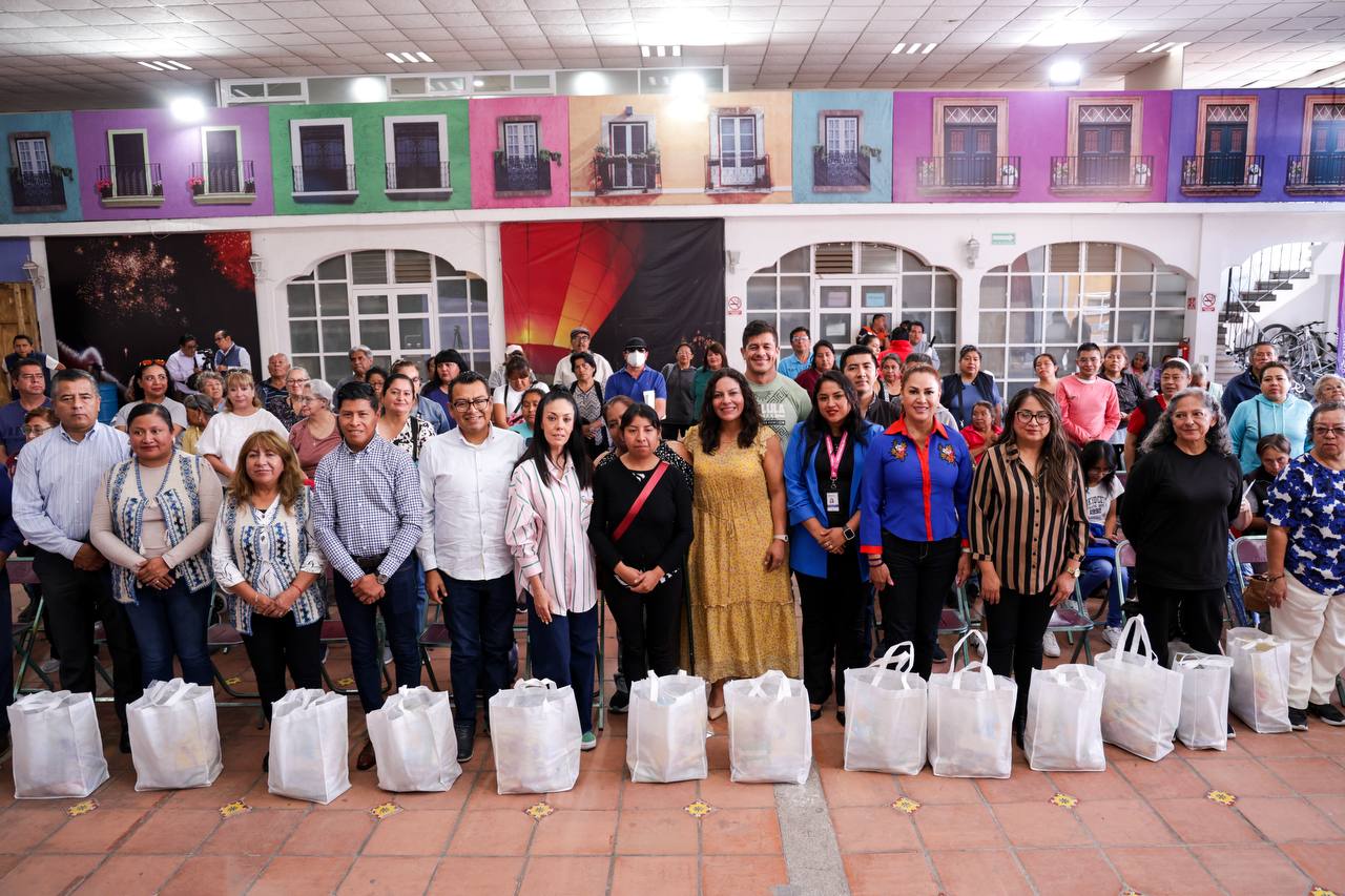 Entregan apoyos alimentarios en San Andrés Cholula.