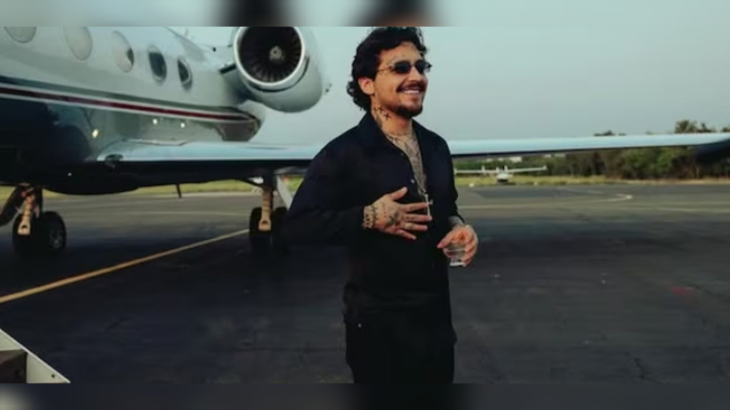 Christian Nodal muestra su transformación física y rutina fitness en redes sociales