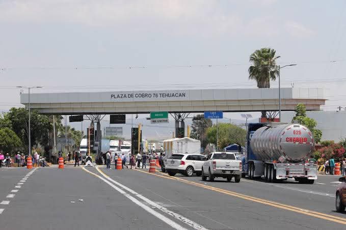 Asaltan caseta de cobro en la autopista Cuacnopalan-Oaxaca.