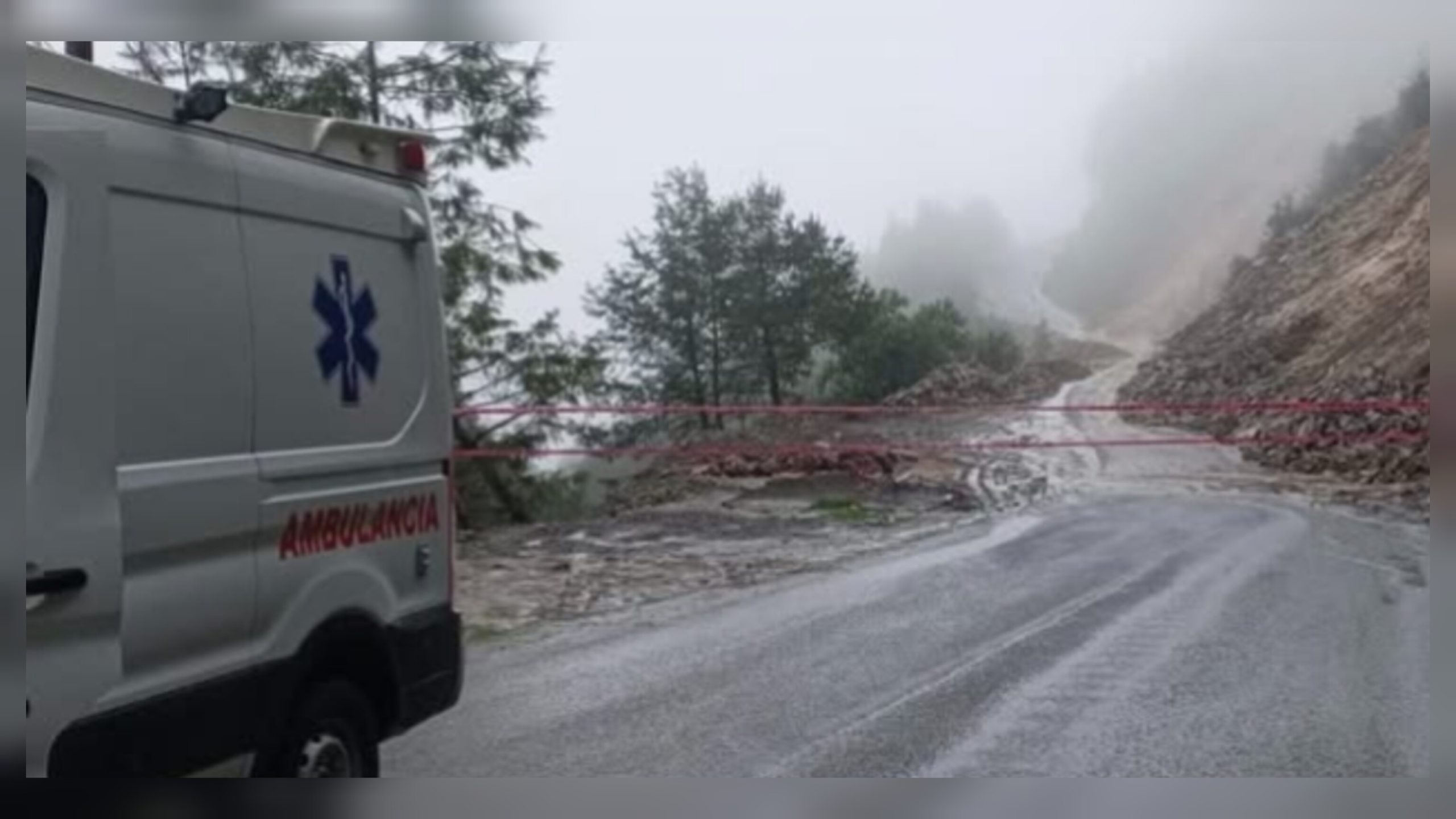 Cierran carretera Azumbilla–Tlacotepec por deslizamiento de lodo