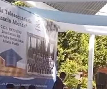 Niegan acceso a estudiante con leucemia en ceremonia escolar en Atlixco.