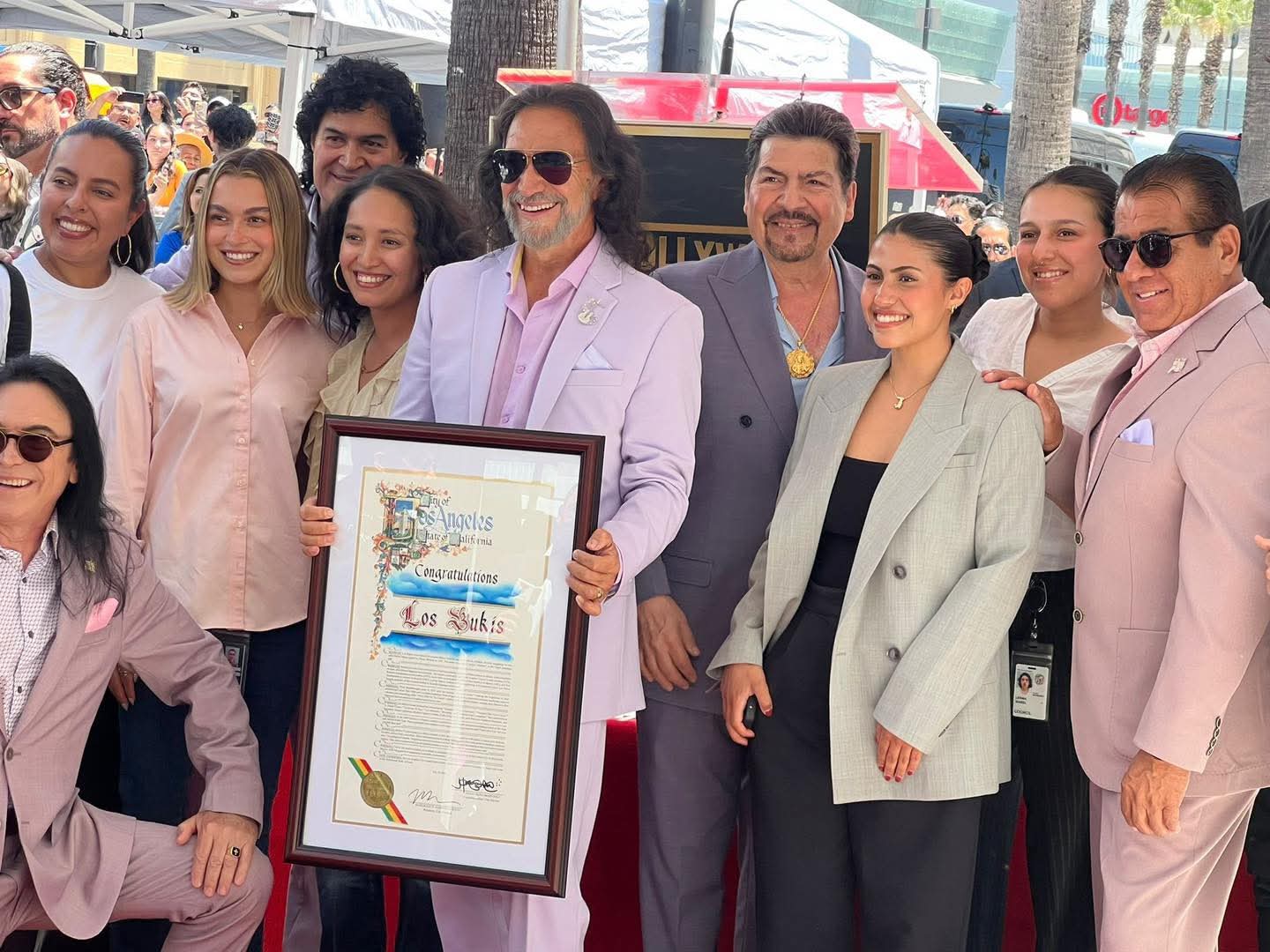 Los Bukis reciben estrella en Hollywood