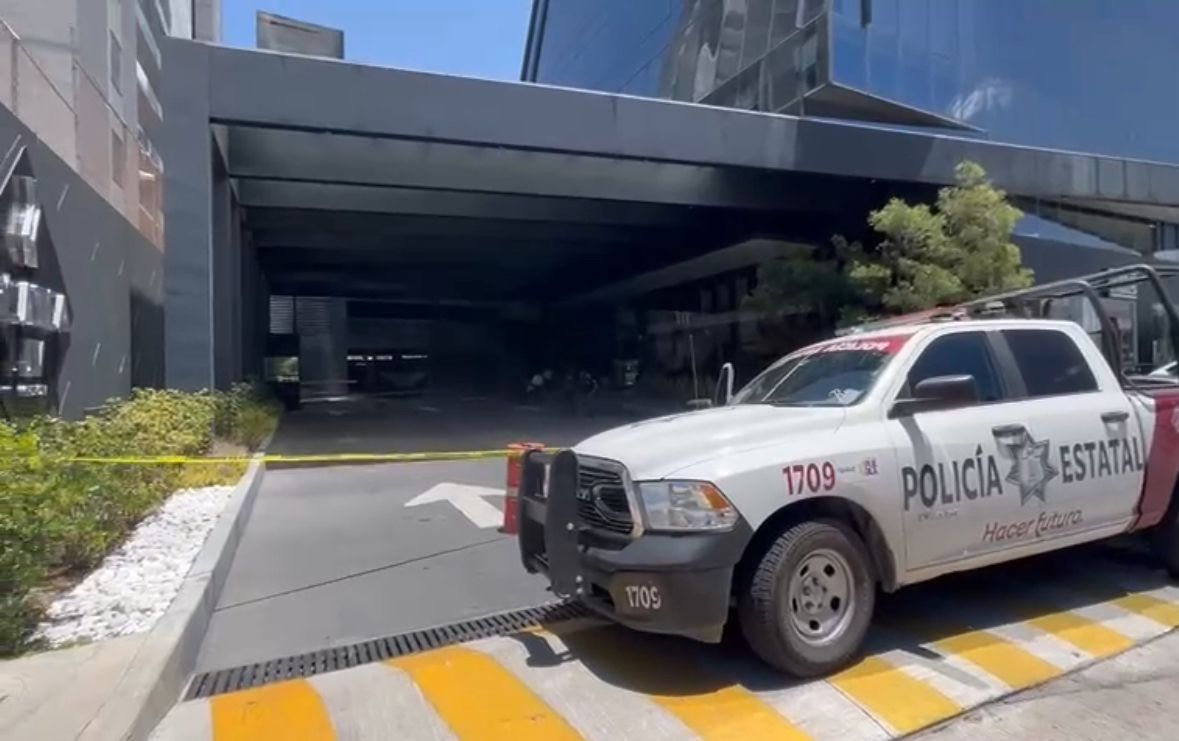 Muere hombre tras caer de edificio en Angelópolis.