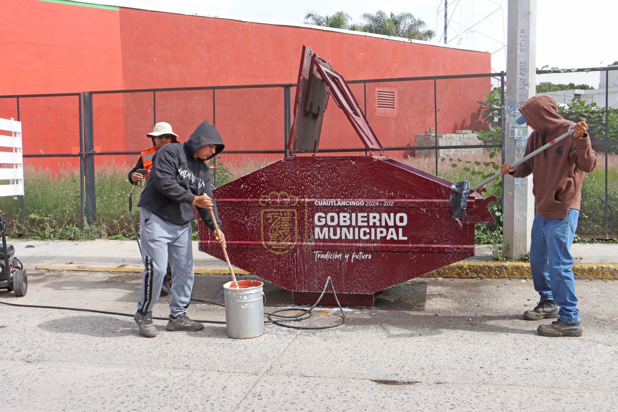 Realizan limpieza de contenedores en Cuautlancingo