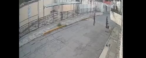 Asaltan a adolescente frente a escuela en Puebla