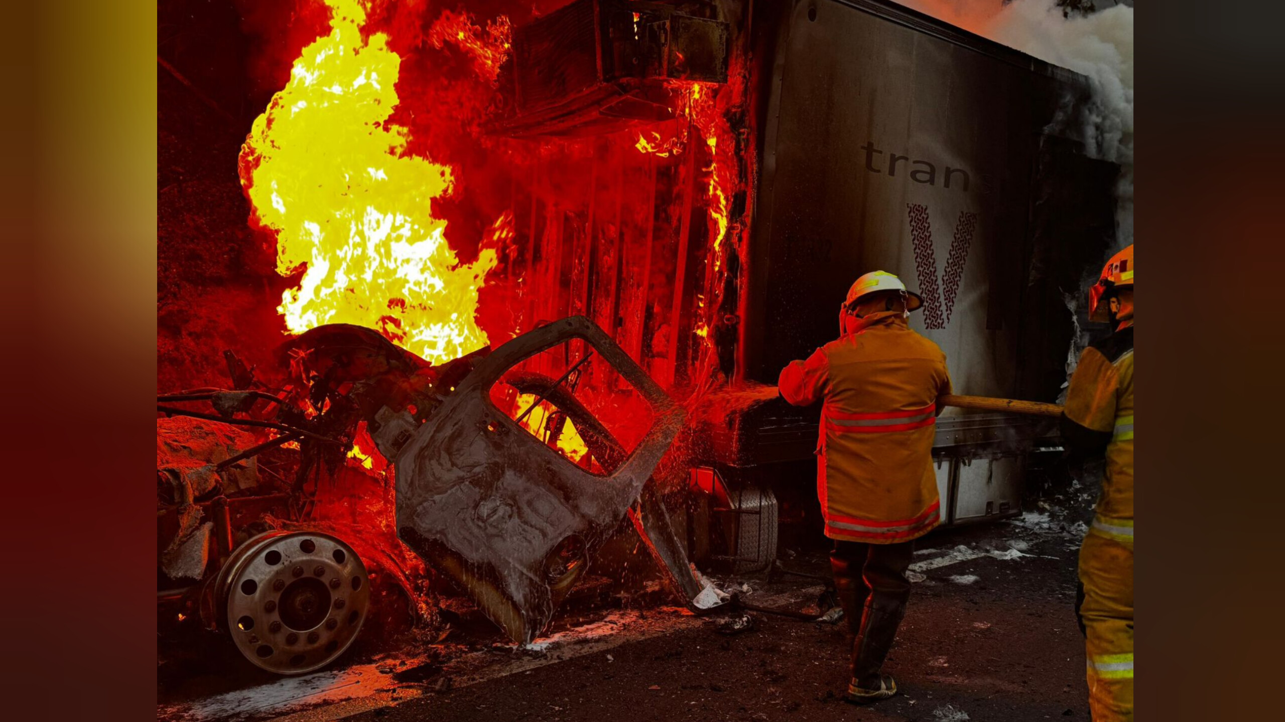 Sofocan incendio de tractocamión en la autopista México–Tuxpan