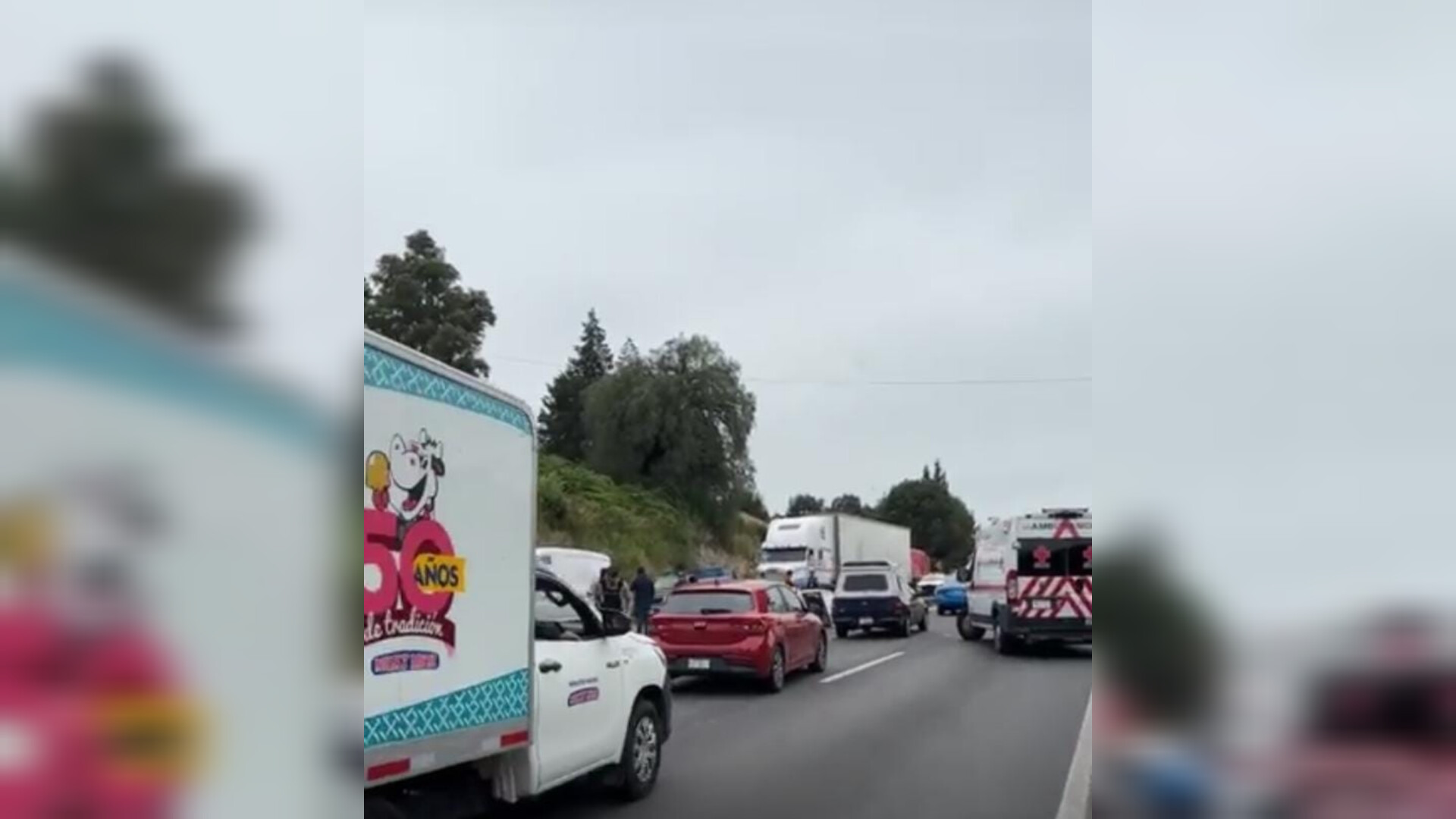Accidente múltiple complica tránsito en autopista El Molinito-San Martín.