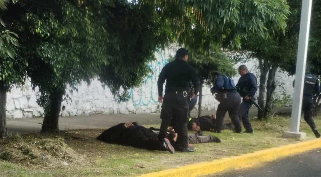Detienen a cuatro tras persecución por robo de tractocamión en Forjadores.