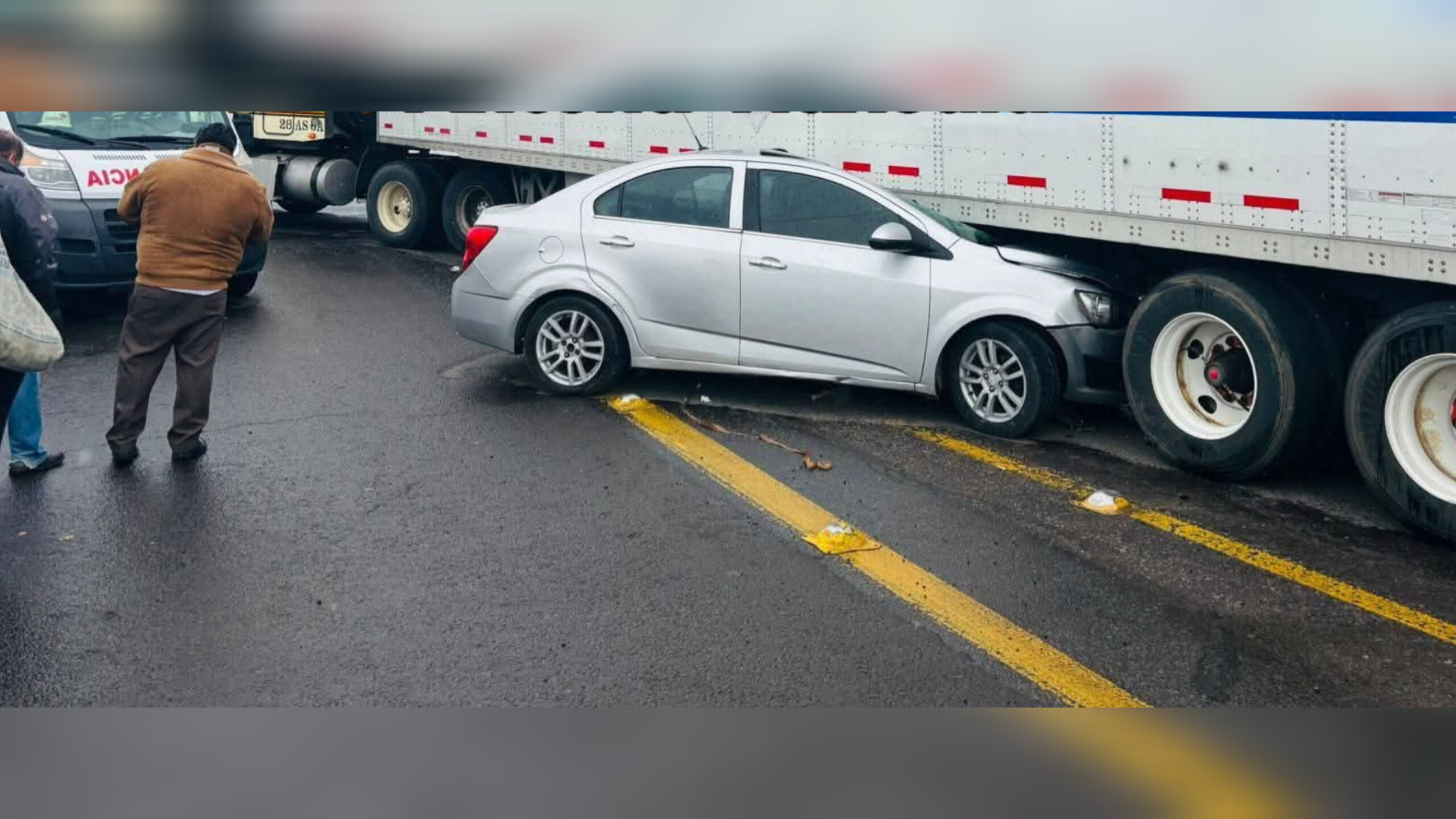 Médico del IMSS-Bienestar sobrevive a accidente en la Apizaco-Tlaxco