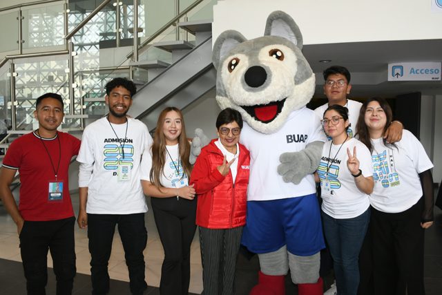 Supervisa Rectora Cedillo jornada de inscripción en la BUAP