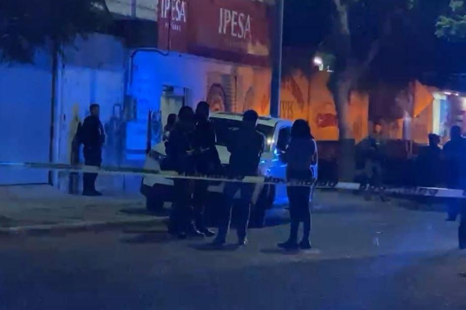 Abren boquete en negocio de accesorios para motociclistas en la colonia Volcanes.