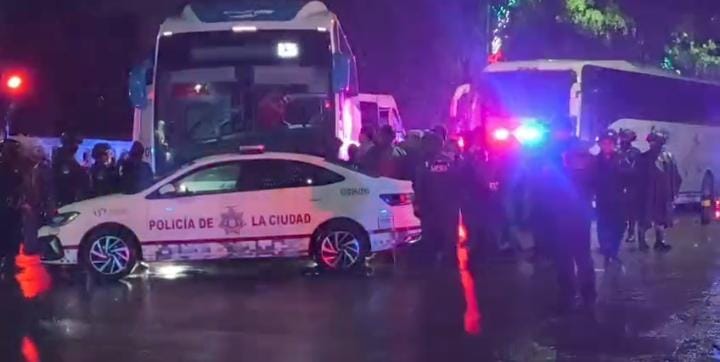 Normalistas de Teteles permiten revisión de autobuses y regresan a sus municipios de origen.