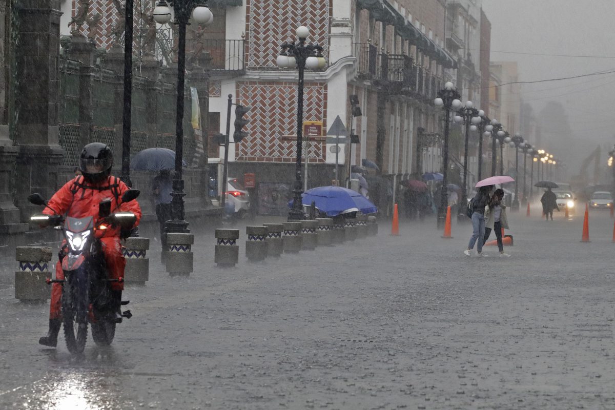 Pronostican lluvias fuertes en Puebla, Tlaxcala y Ciudad de México este martes