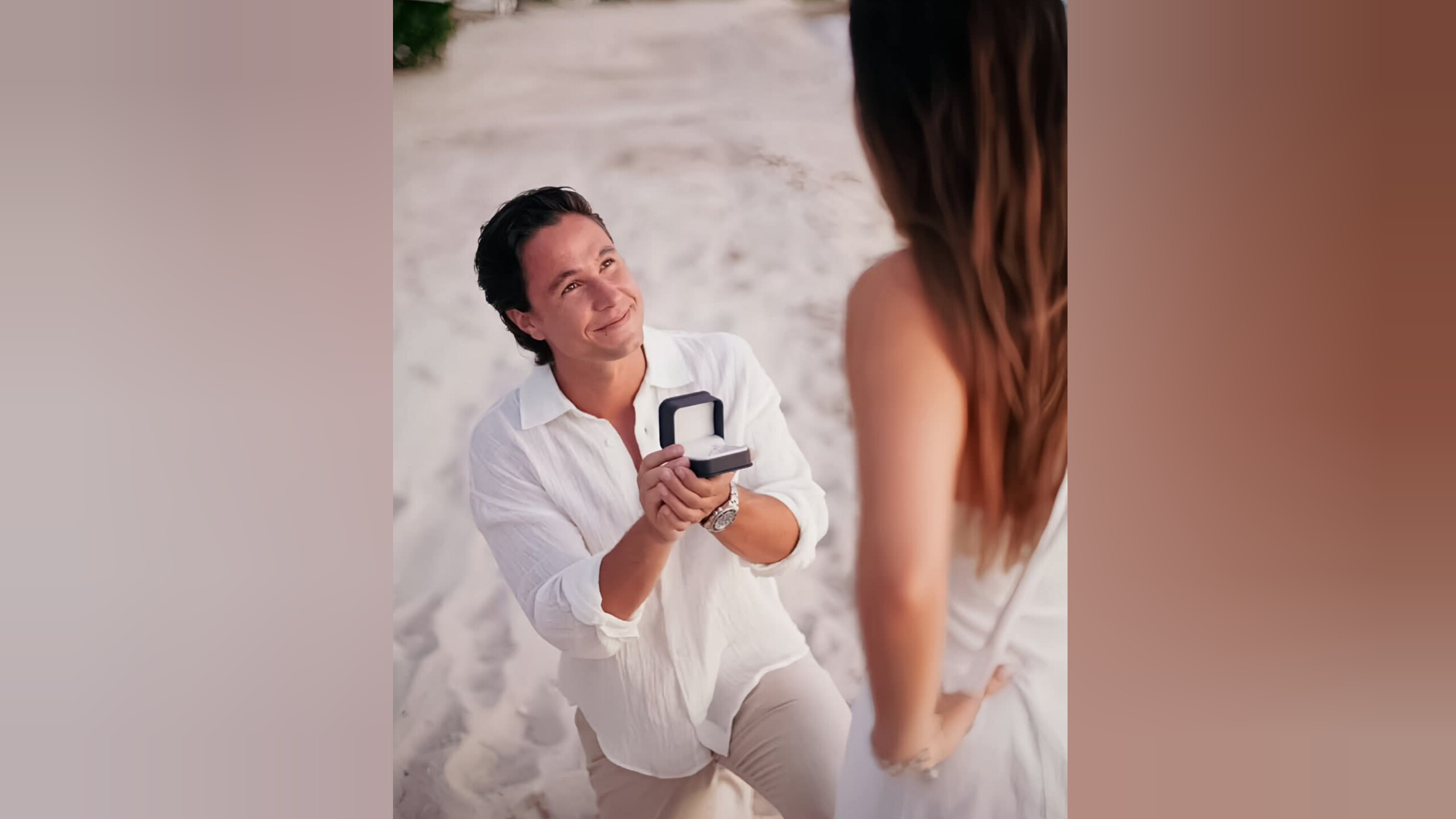 Michael Ronda y Karena Flores anuncian compromiso