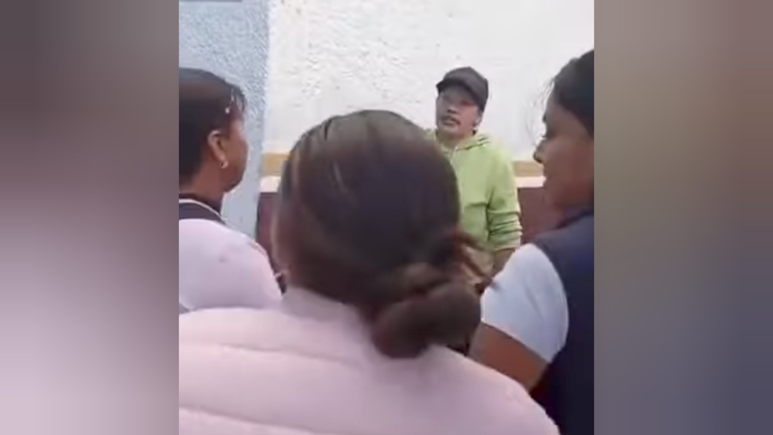 Denuncian agresión contra vendedoras en caseta de San Lorenzo, Tehuacán.