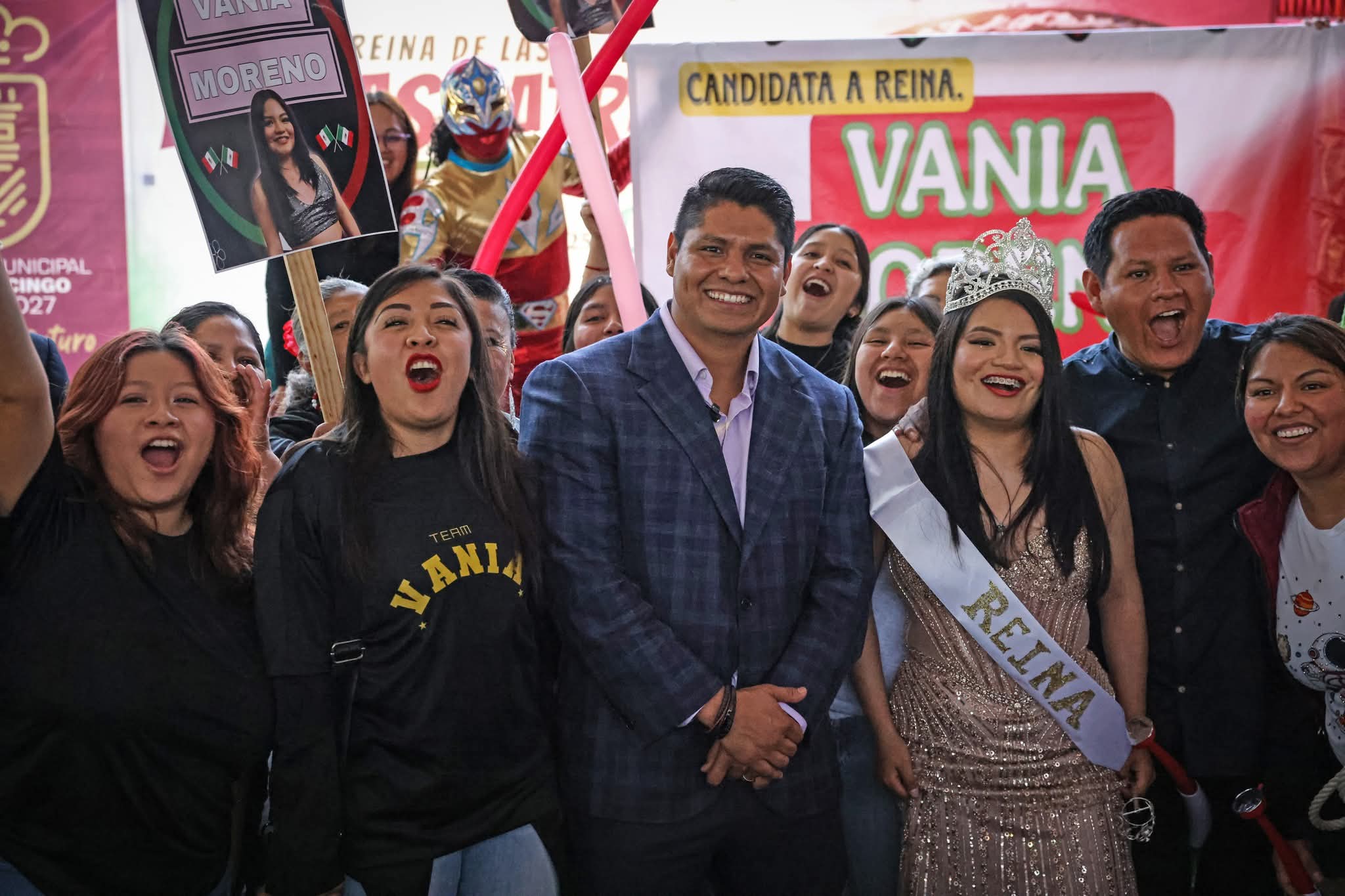 Vania Moreno Totolhua es coronada Reina de las Fiestas Patrias en Cuautlancingo