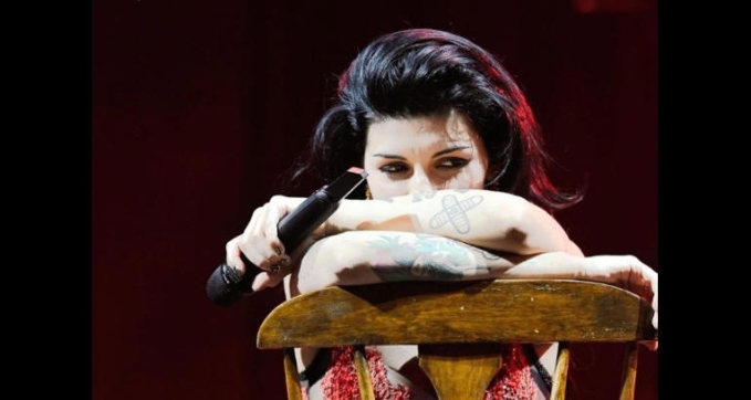 Cazzu arranca su gira “Latinaje” en Buenos Aires con mensaje a Nodal