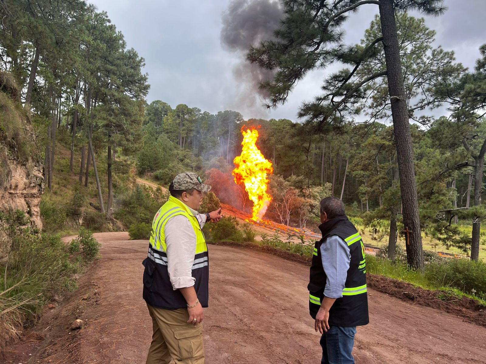 Atienden fuga de gas por toma clandestina en Nanacamilpa