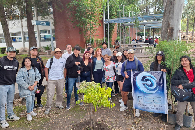 BUAP siembra ahuehuetes en Ciudad Universitaria