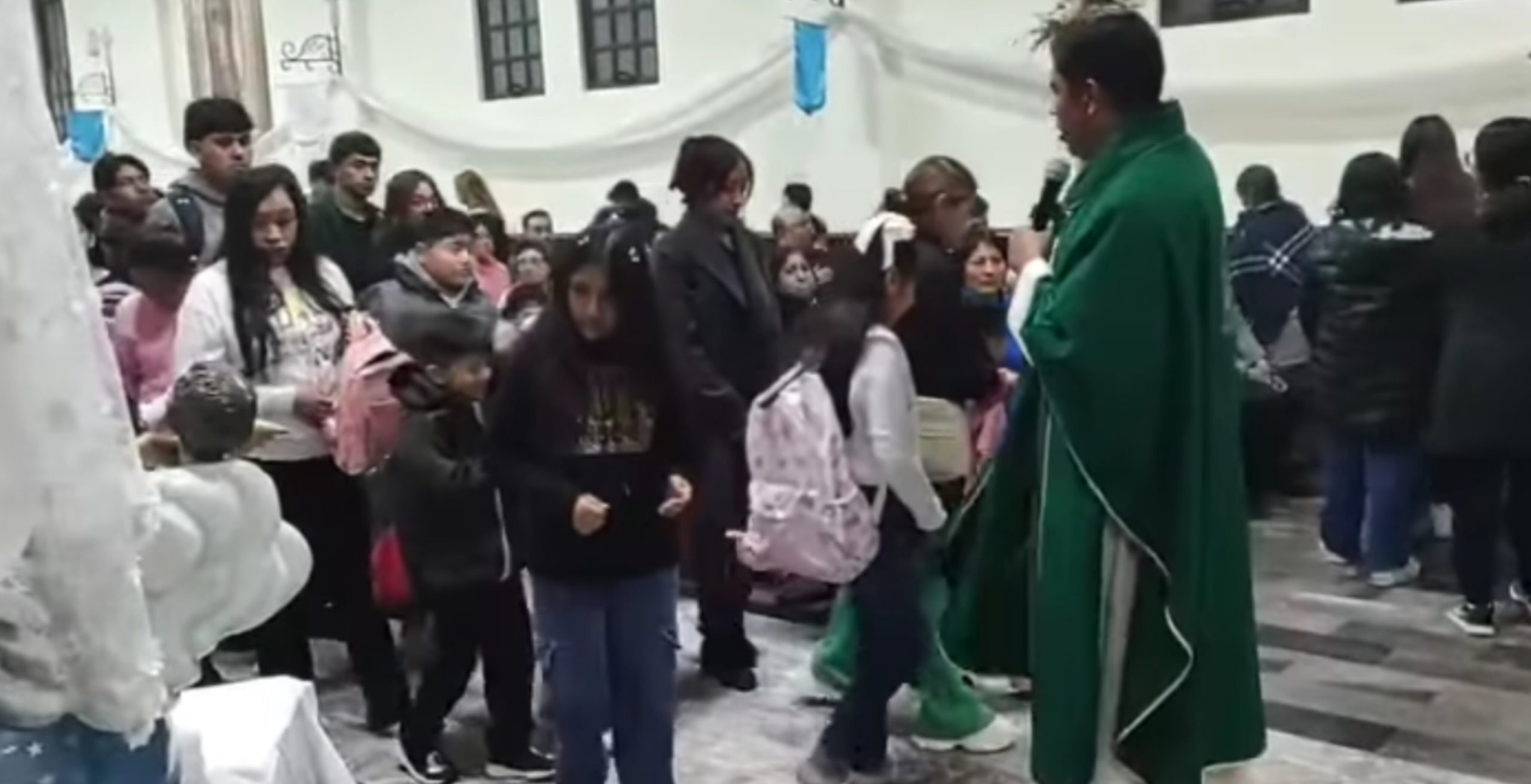 Bendicen mochilas en Tlaxcala antes del regreso a clases