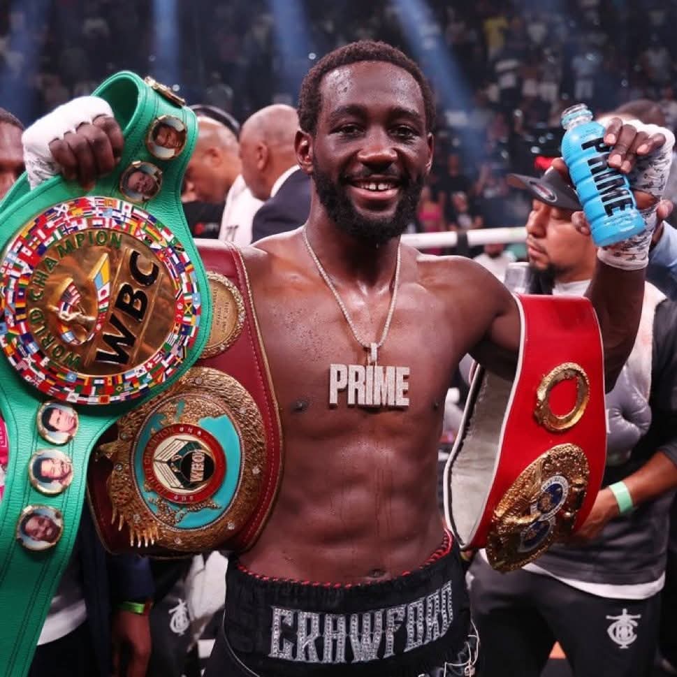Terence Crawford derrota a “Canelo” y hace historia en Las Vegas