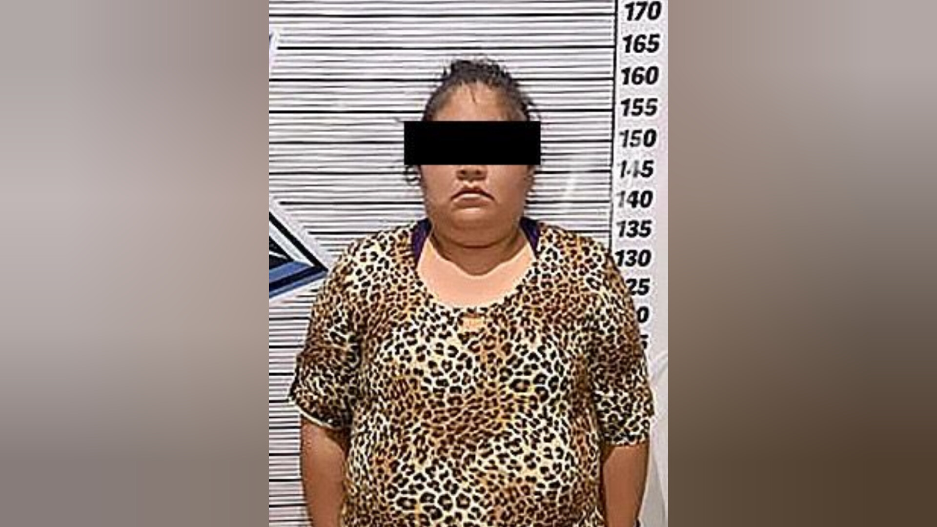 Detienen a mujer por presunta extorsión en el mercado Morelos